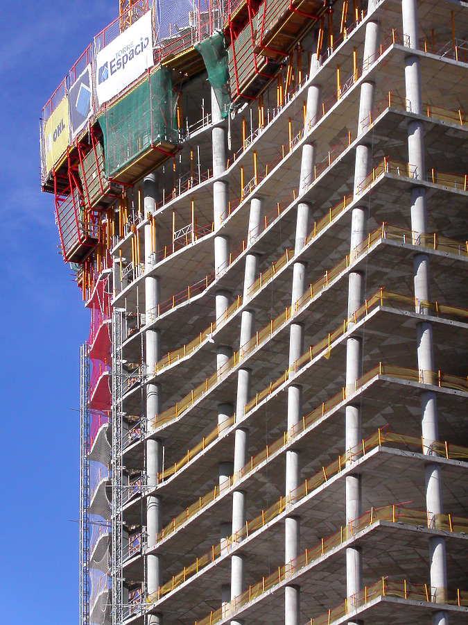 Torre Espacio by Cesar Serrano