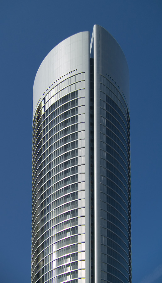 Torre Sacyr Vallehermoso by Cesar Serrano