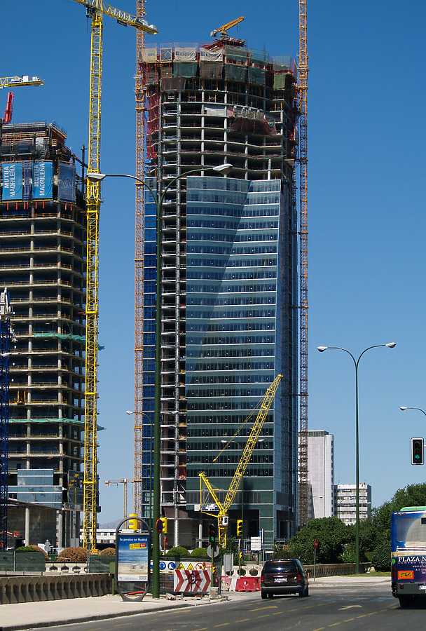Torre Espacio by Cesar Serrano