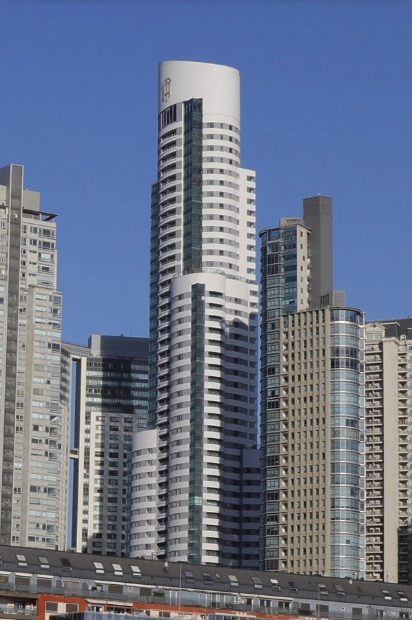 Alvear Tower by Andrzej Otrębski