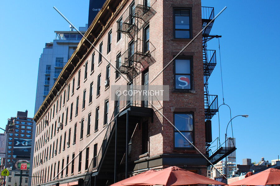 669 Hudson Street