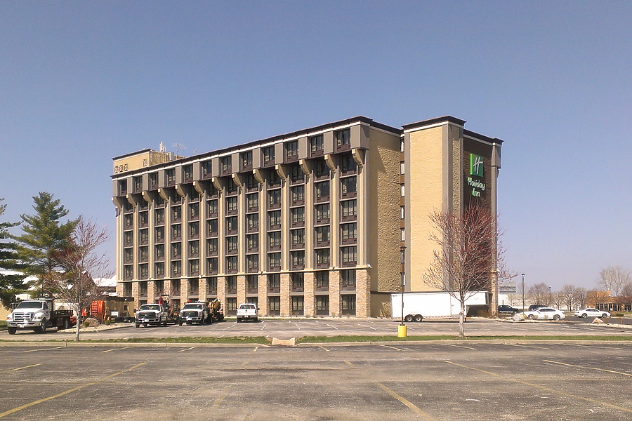 Holiday Inn - Airport West / Earth City by Ryan Hildebrand