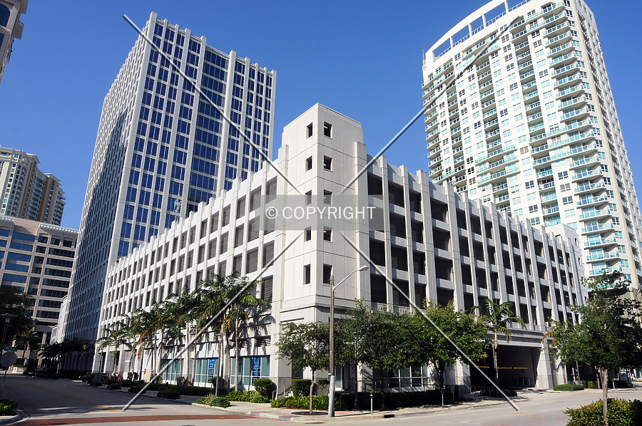 Bank of America Plaza by Jorge Molina