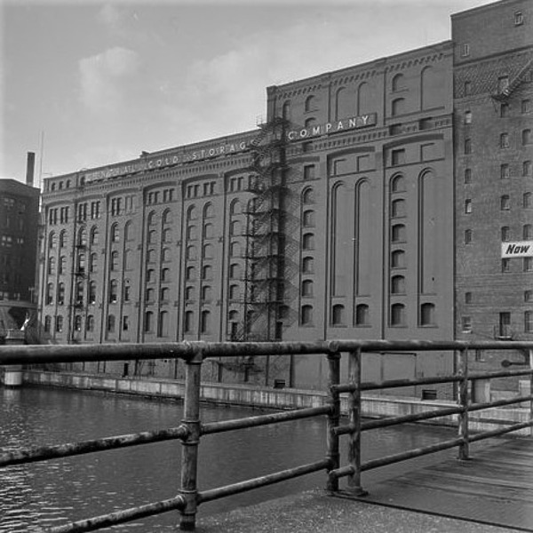 Central Cold Storage Warehouse by Chicago History Museum, ICHi-088333; Mildred Mead, photographer