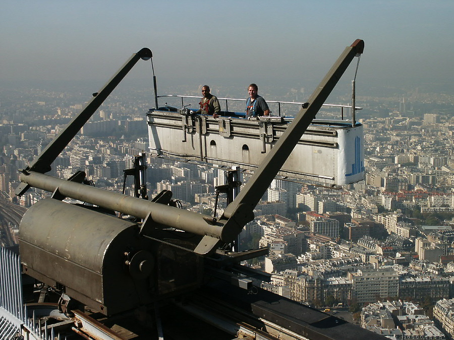 Tour Montparnasse by Daniel Kieckhefer