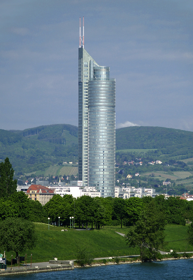 Millennium Tower by Cesar Serrano