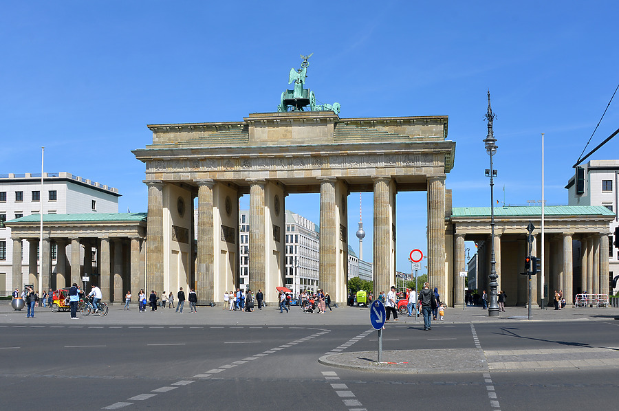 Brandenburger Tor by John W. Cahill