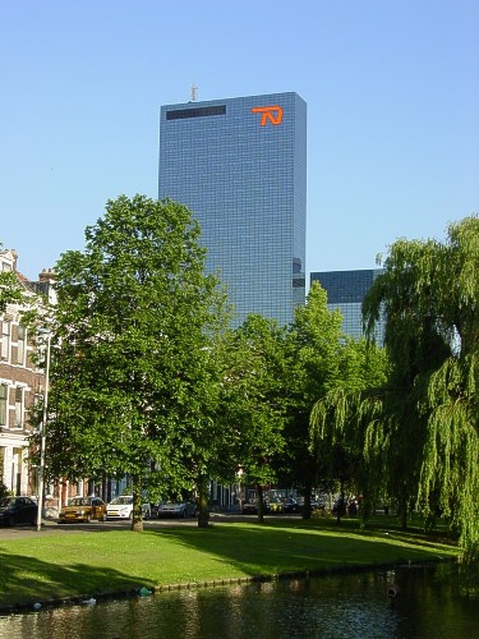Gebouw Delftse Poort 1 by Michiel van Dijk