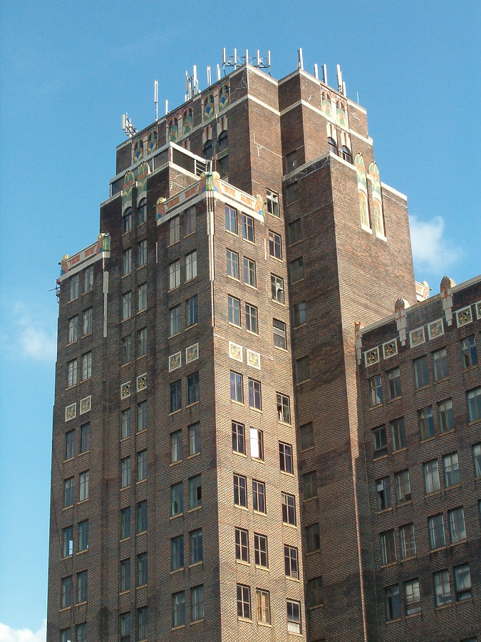 Threefoot Building by Rodney Gunn