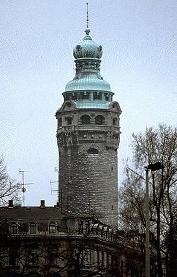 Neues Rathaus by John Cahill