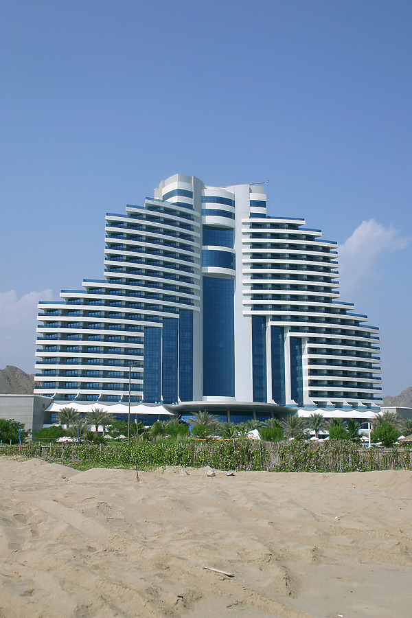 Le Meridien Al Aqah Beach Resort by Michiel van Dijk