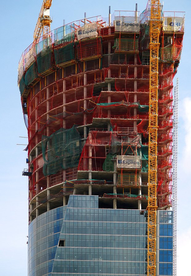 Torre Espacio by Cesar Serrano