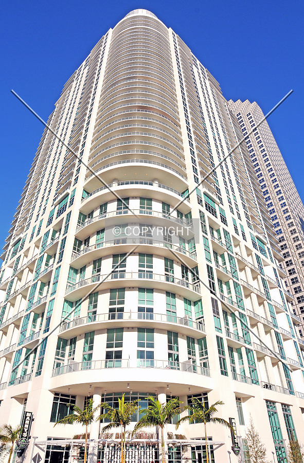 Met 1 by Jorge Molina