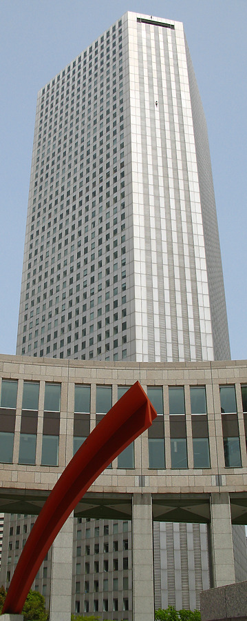 Shinjuku Sumitomo Building by Kevin Hemphill