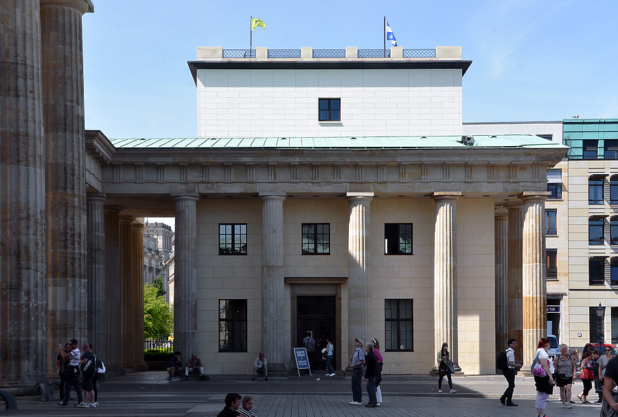 Brandenburger Tor by John W. Cahill