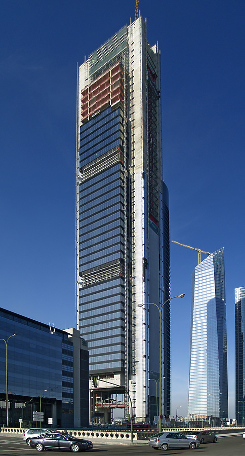 Torre Caja Madrid by Cesar Serrano