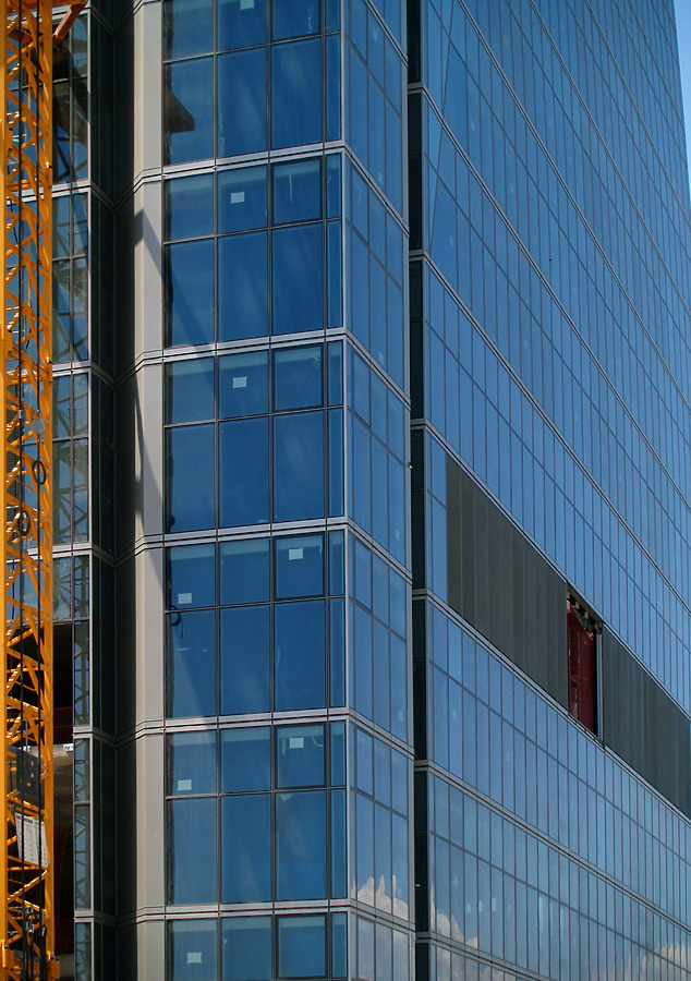Torre Espacio by Cesar Serrano