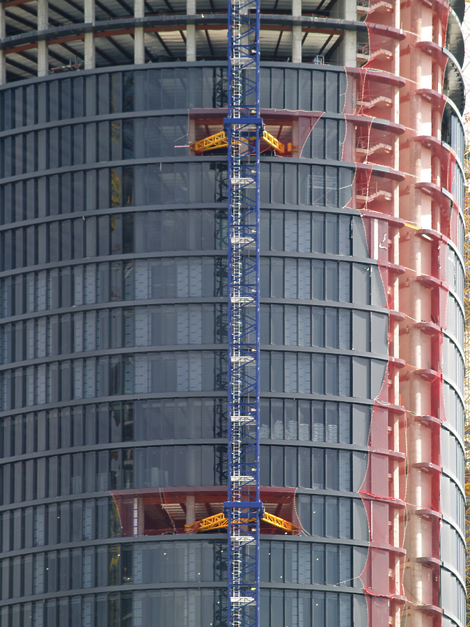 Torre Sacyr Vallehermoso by Cesar Serrano