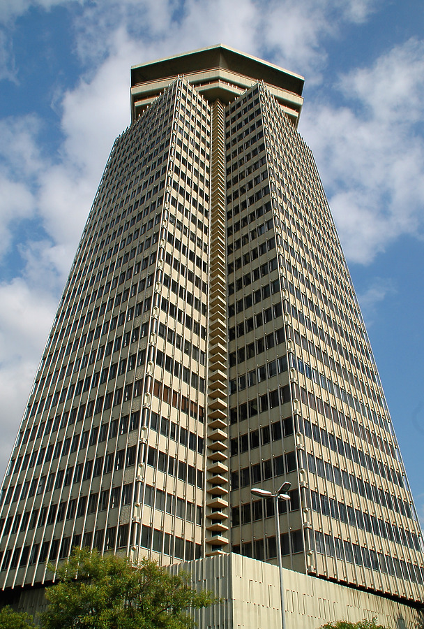 Edificio Colón by John Bek
