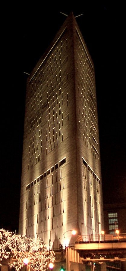 Metropolitan Correctional Center by Daniel Kieckhefer