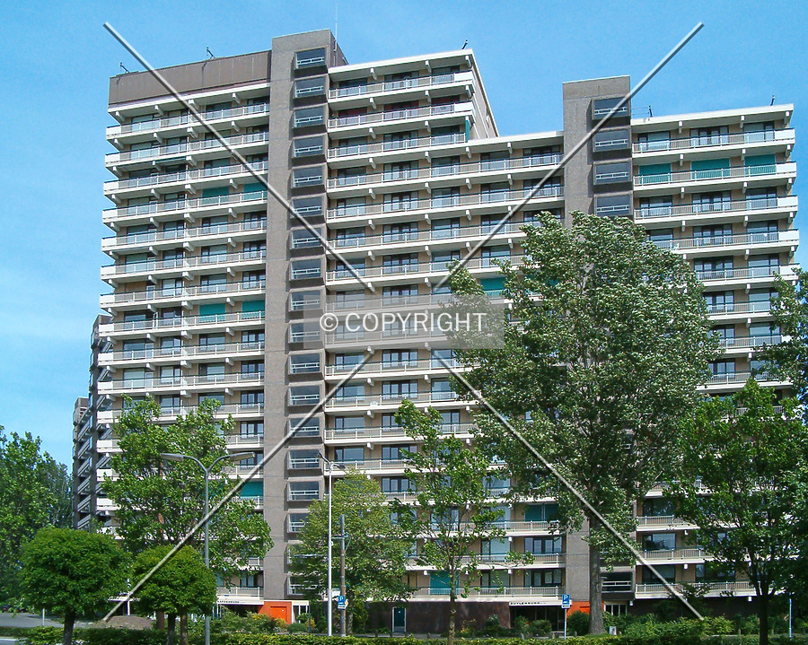 Groningensingel 521-939 by René Hogendijk