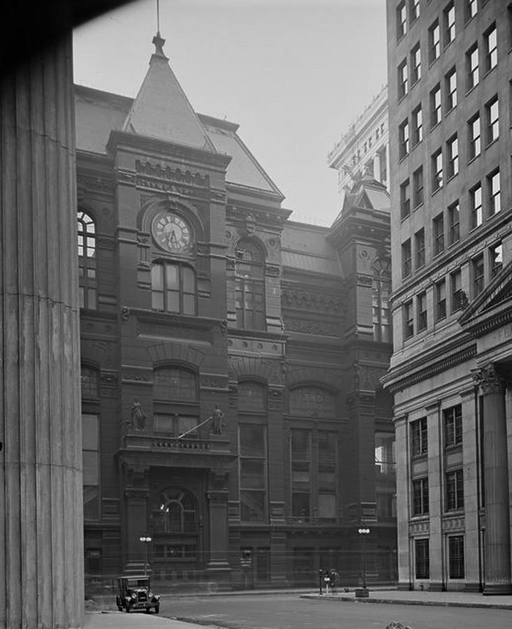 Board of Trade Building by Chicago History Museum, ICHi-081137; Raymond W. Trowbridge, photographer