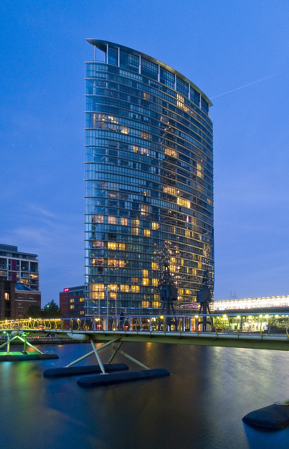 No.1 West India Quay by Cesar Serrano