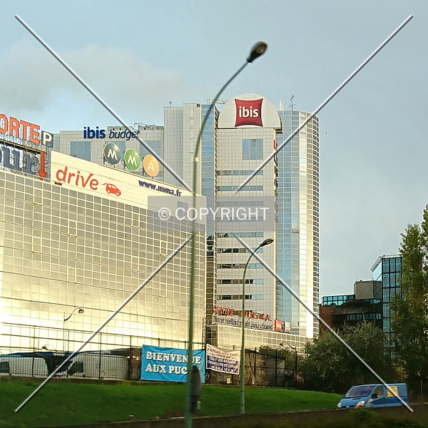 Ibis Budget Paris Porte de Montreuil by Florian Barbier