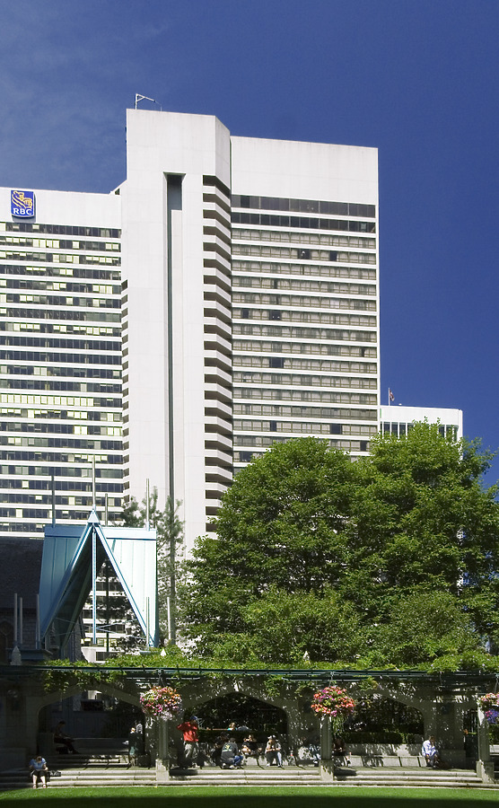 Hyatt Regency Vancouver by Pavel Toczynski