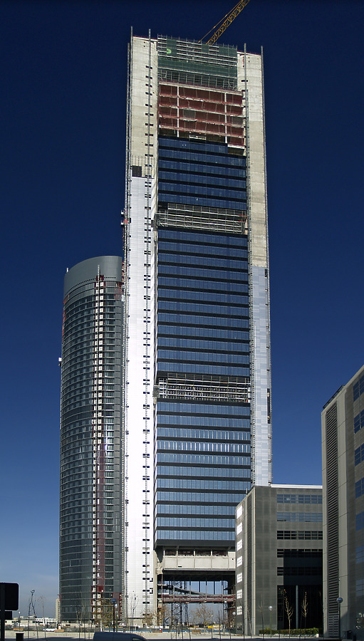Torre Caja Madrid by Cesar Serrano