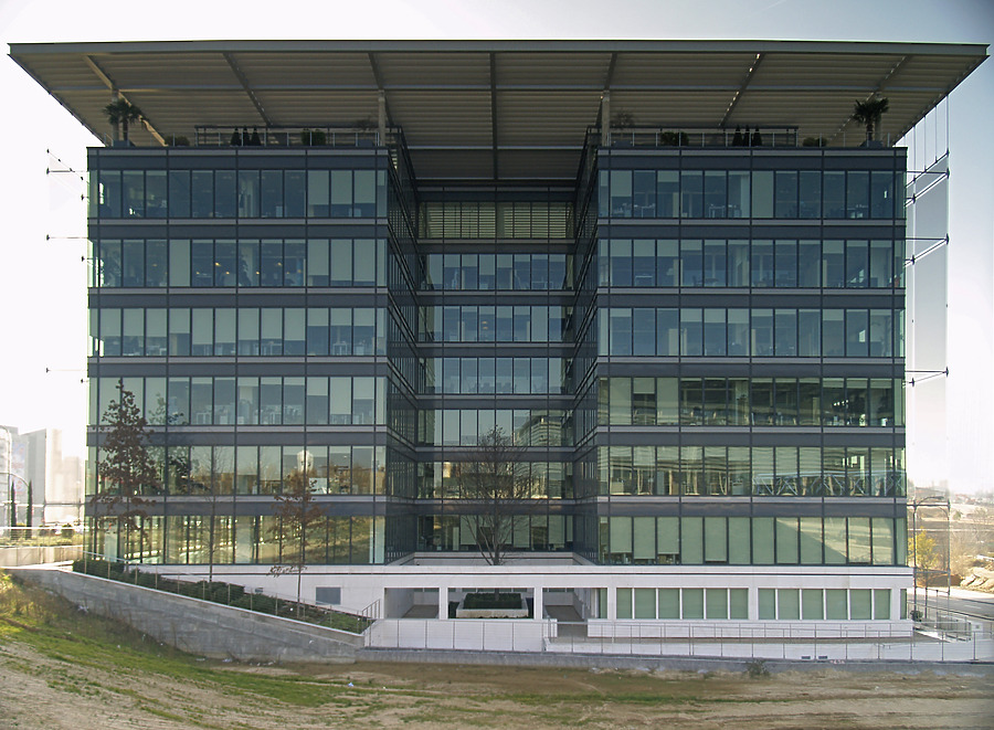 Edificio Portico by Cesar Serrano