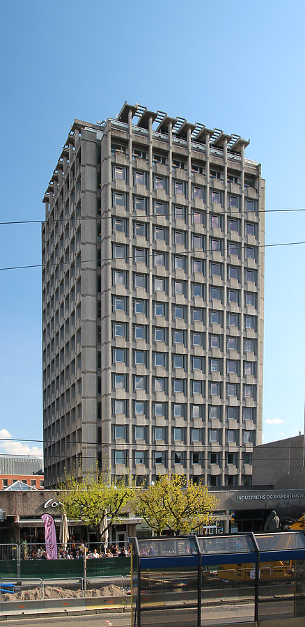 Ind-Eks huset by Kjetil Balog
