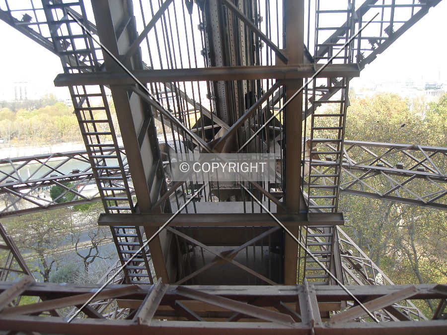 Tour Eiffel by Nephilim