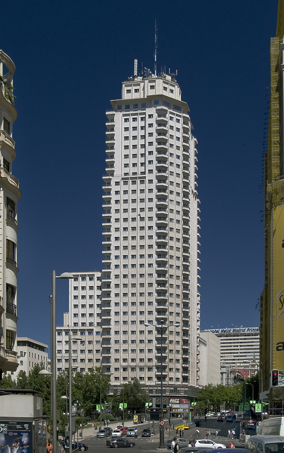 Torre de Madrid by Cesar Serrano