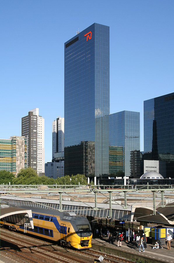 Gebouw Delftse Poort 1 by Michiel van Dijk