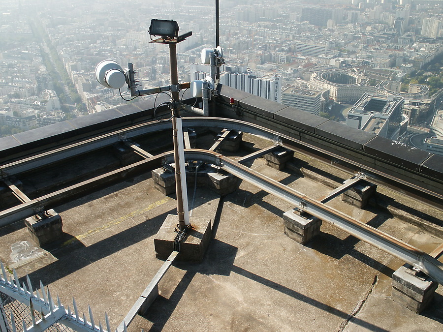 Tour Montparnasse by Daniel Kieckhefer