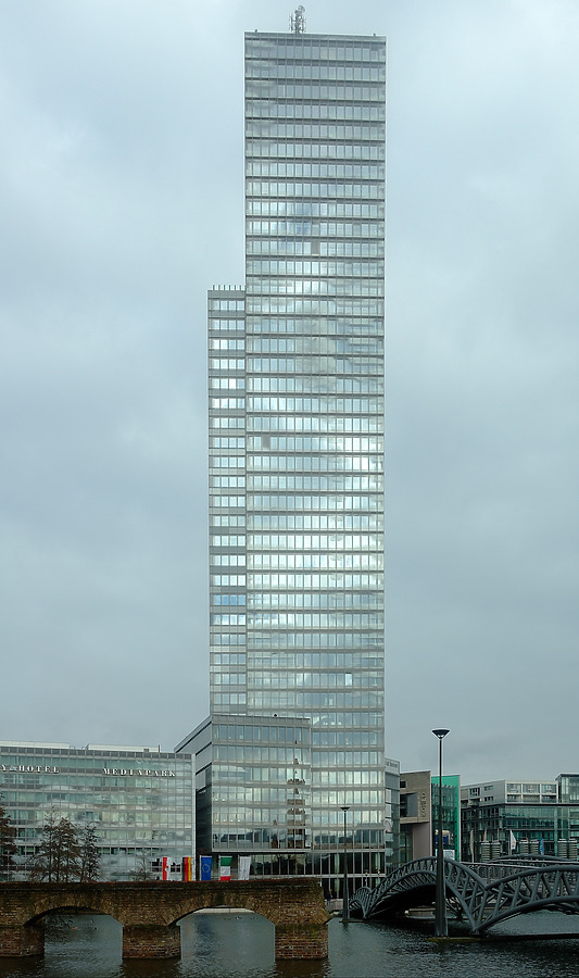 KölnTurm by David Guija
