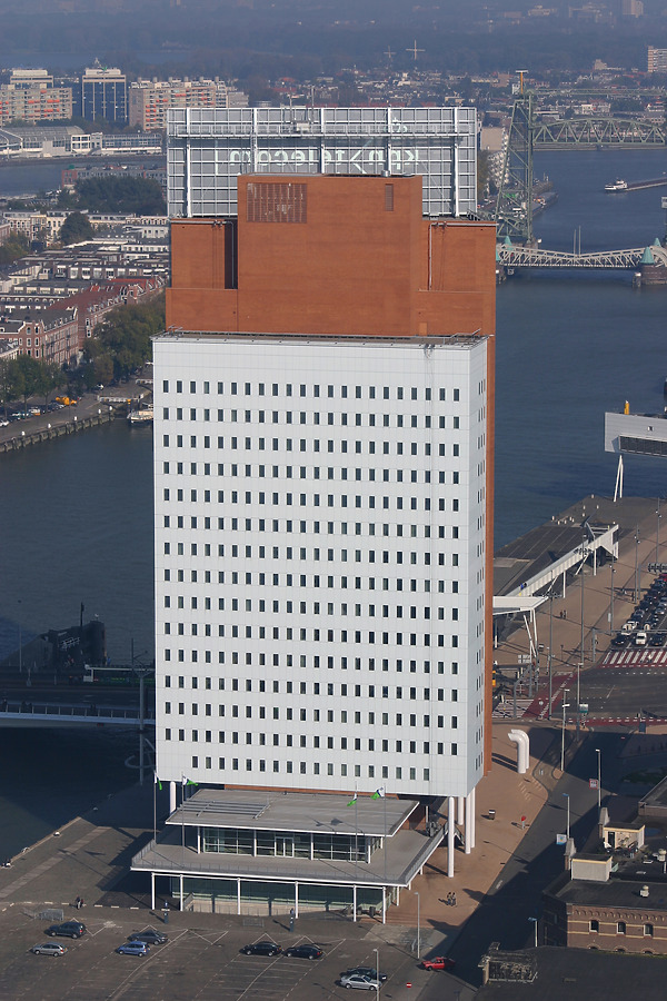 Toren op Zuid by Michiel van Dijk