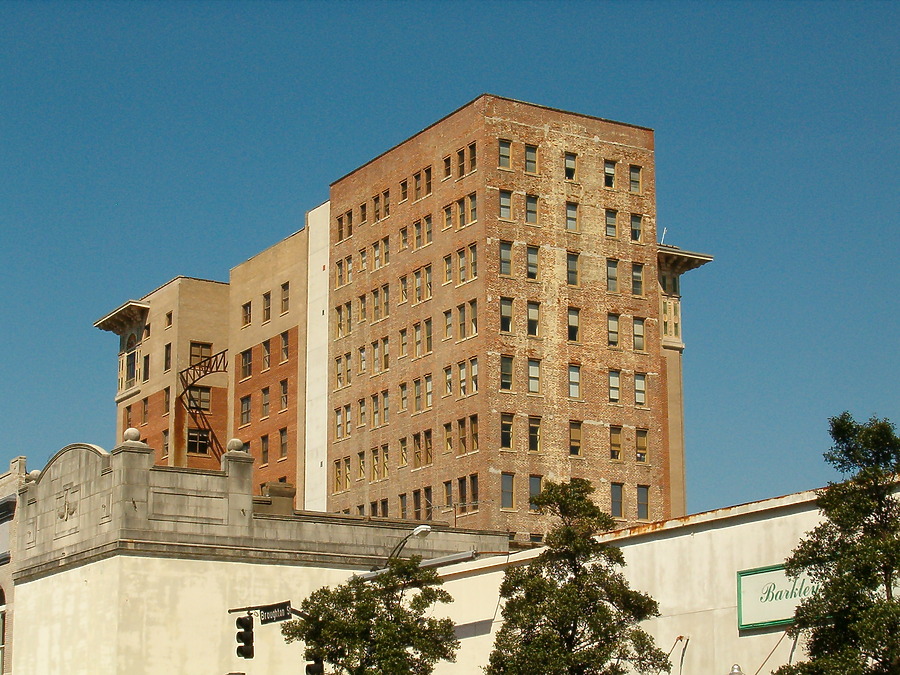 Manger Building by Rodney Gunn