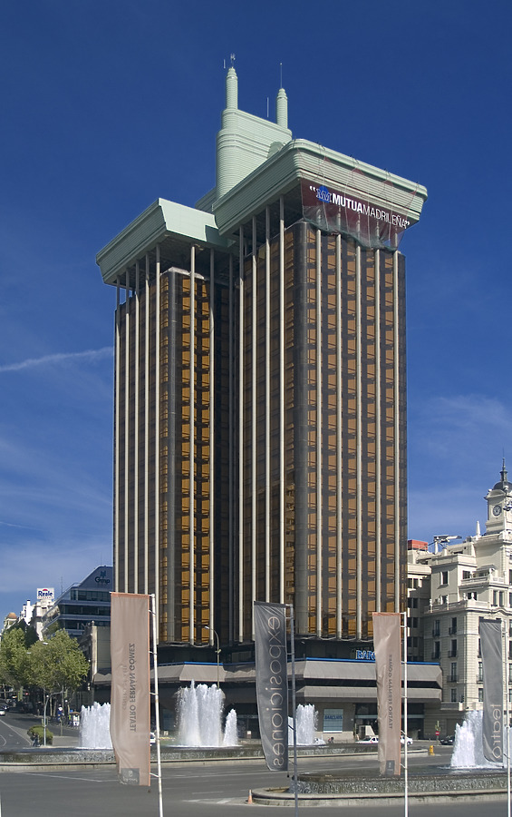 Torre Colón by Cesar Serrano