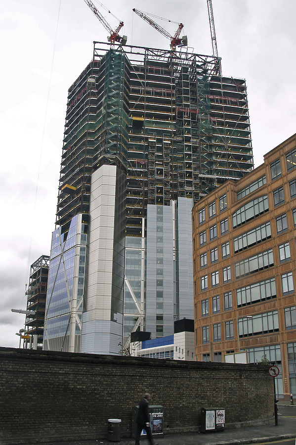 The Broadgate Tower by Cesar Serrano