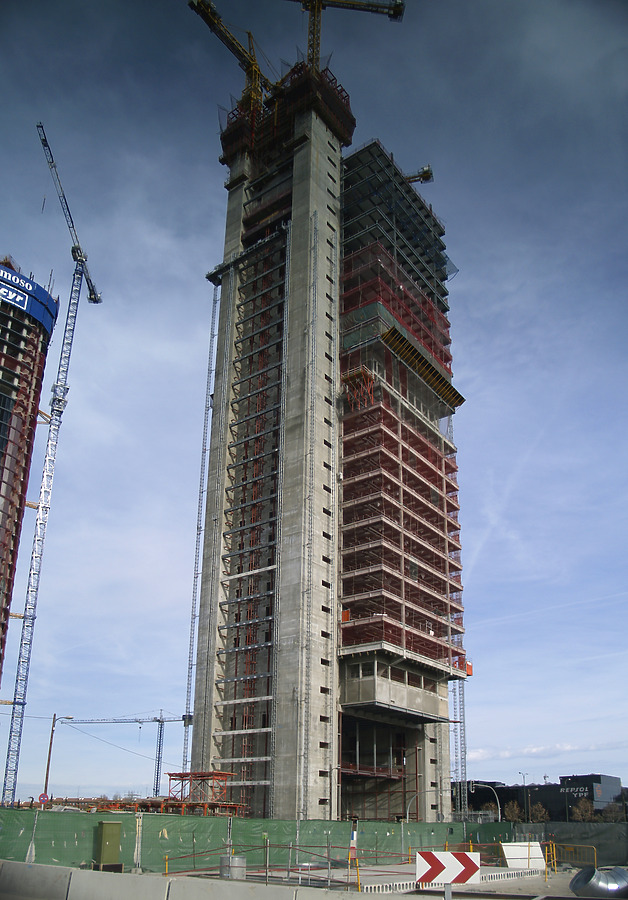 Torre Caja Madrid by Cesar Serrano
