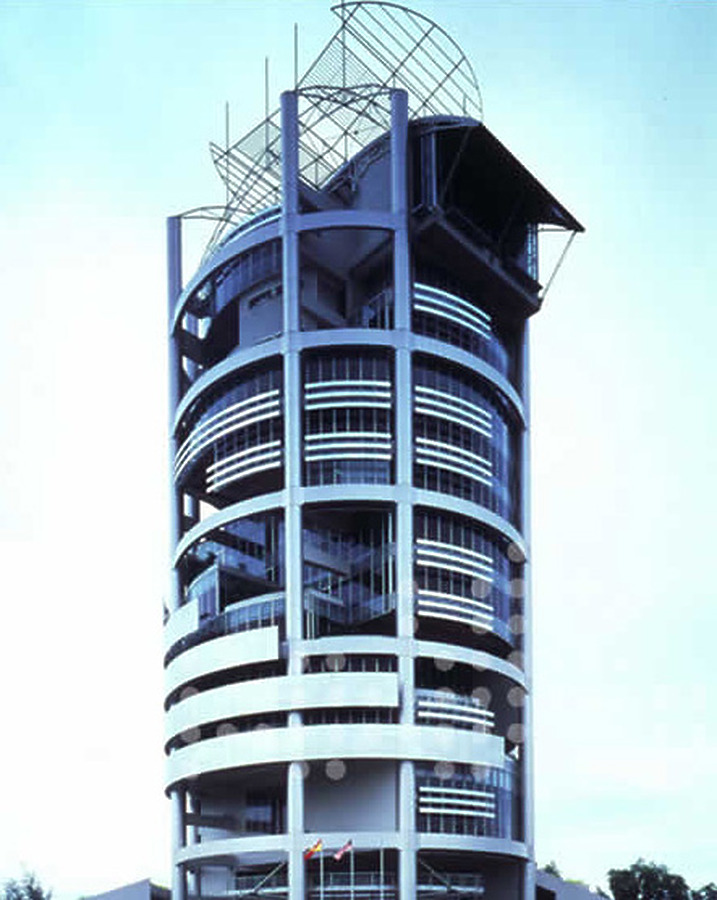 Menara Mesiniaga by T.R. Hamzah & Yeang