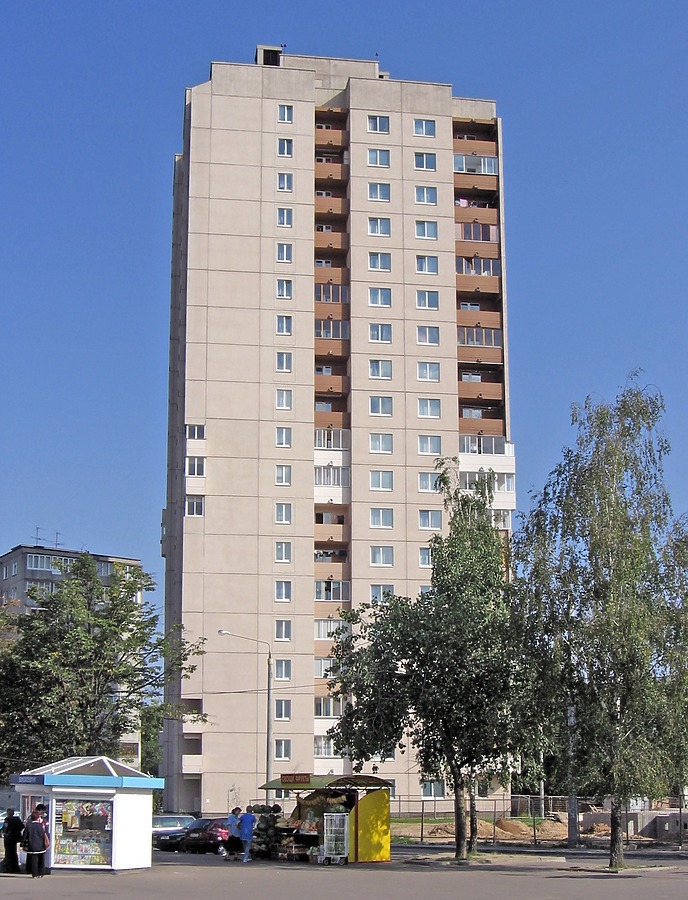 Prospekt Rokossovskogo 123 by Alexei Bobko