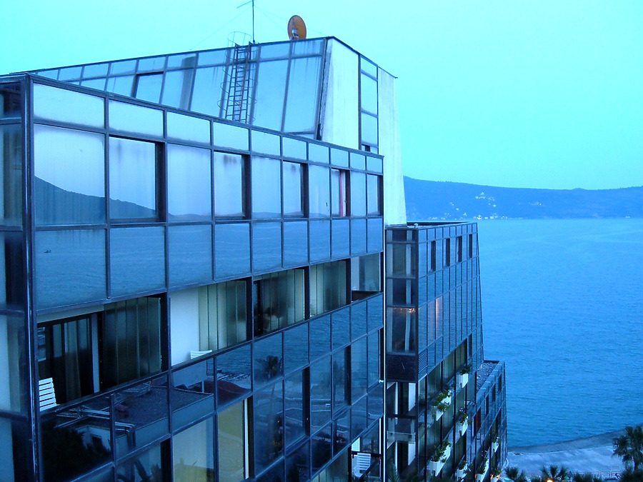 Hotel Plaža by Kjetil Balog
