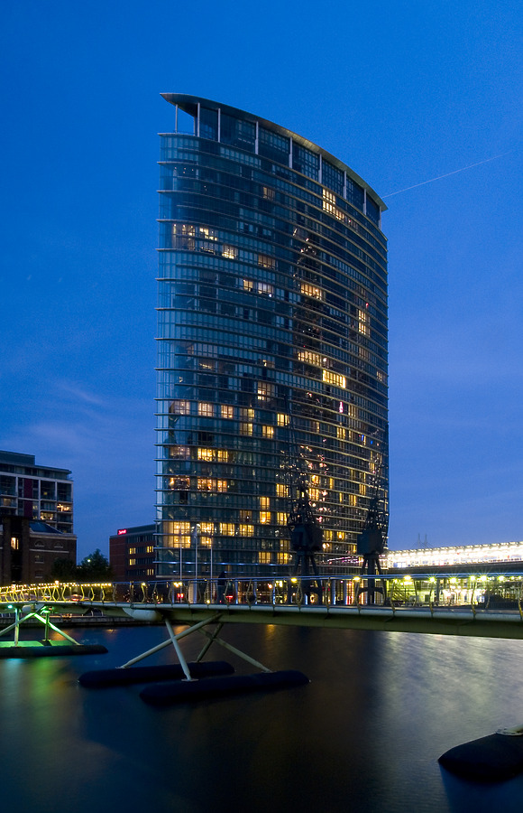 No.1 West India Quay by Cesar Serrano