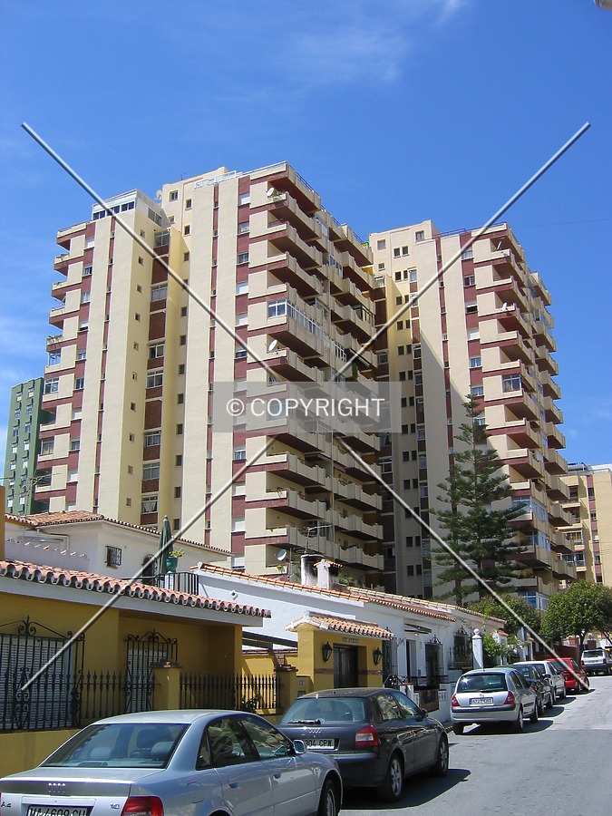 Edificio Diana by Victor Carcedo