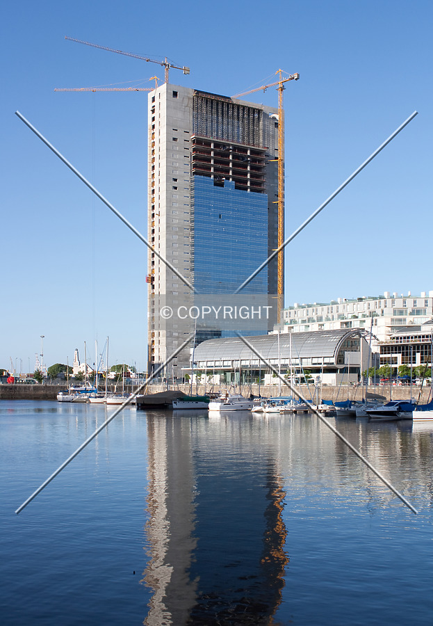 Madero Office by Maximiliano Buono