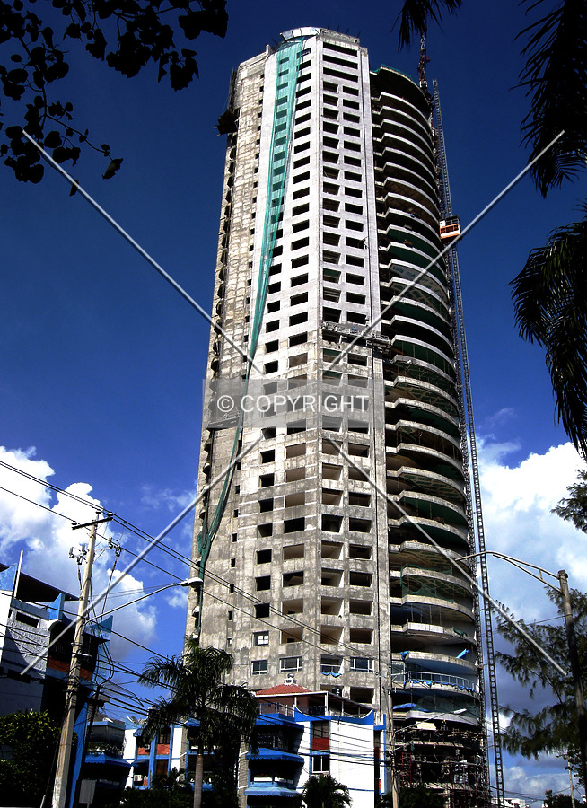 Torre Caney by Jorge Molina