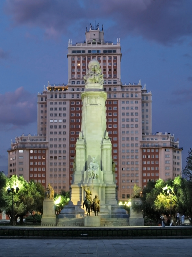 Edificio España by Cesar Serrano